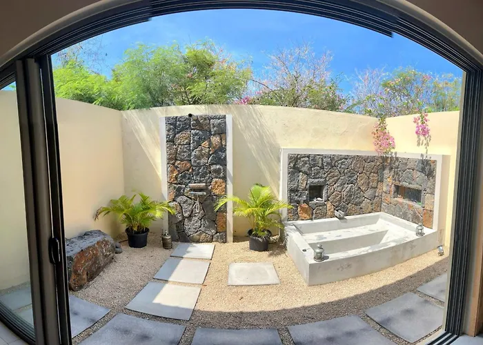 Lakaz Kannell - Vanilla Lodge, Secluded Outside Bath & Shower Infinity Pool