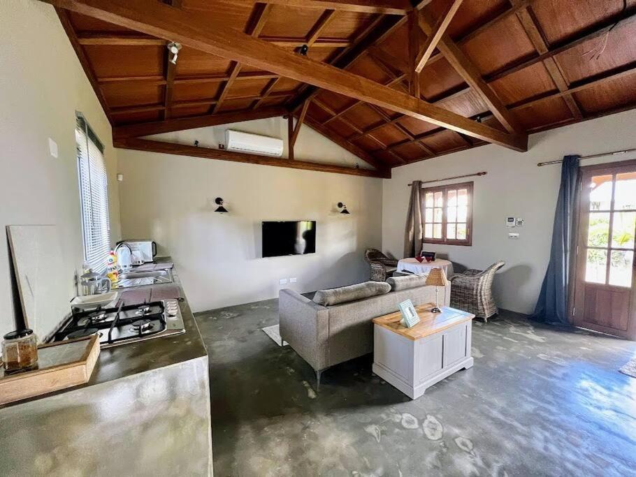 Apartment Lakaz Kannell - Vanilla Lodge, Secluded Outside Bath & Shower Infinity Pool *