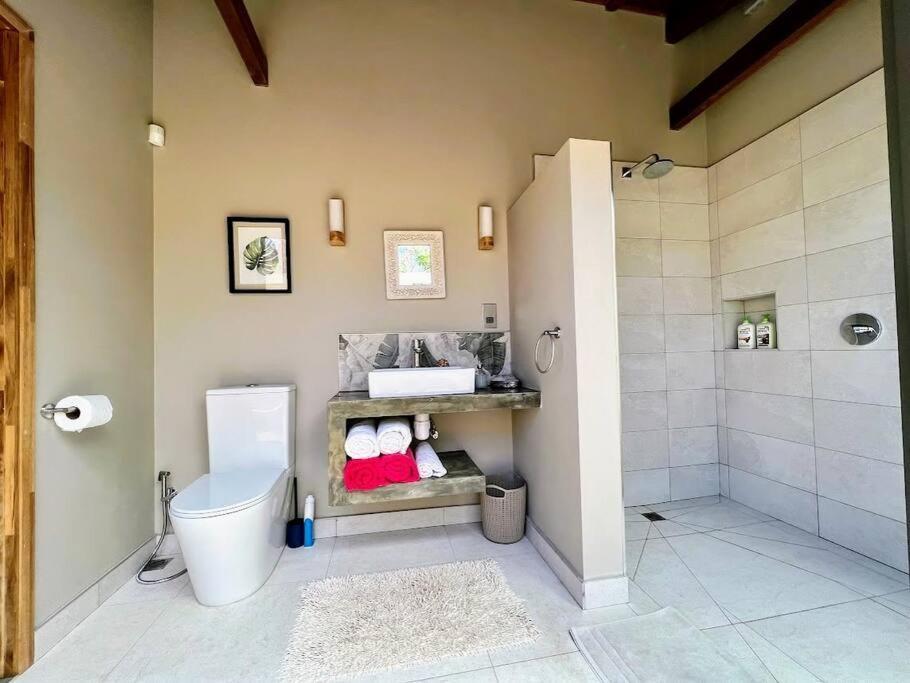 Apartment Lakaz Kannell - Vanilla Lodge, Secluded Outside Bath & Shower Infinity Pool