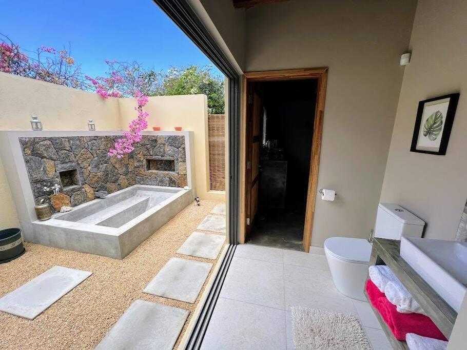 Apartment Lakaz Kannell - Vanilla Lodge, Secluded Outside Bath & Shower Infinity Pool *