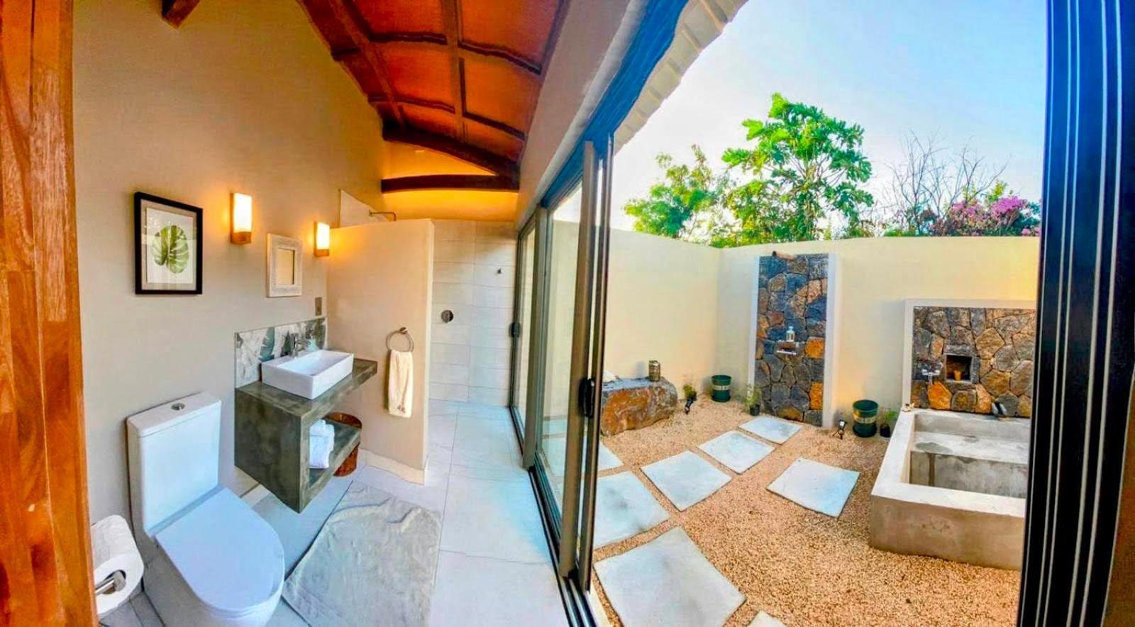Apartment Lakaz Kannell - Vanilla Lodge, Secluded Outside Bath & Shower Infinity Pool Cap Malheureux