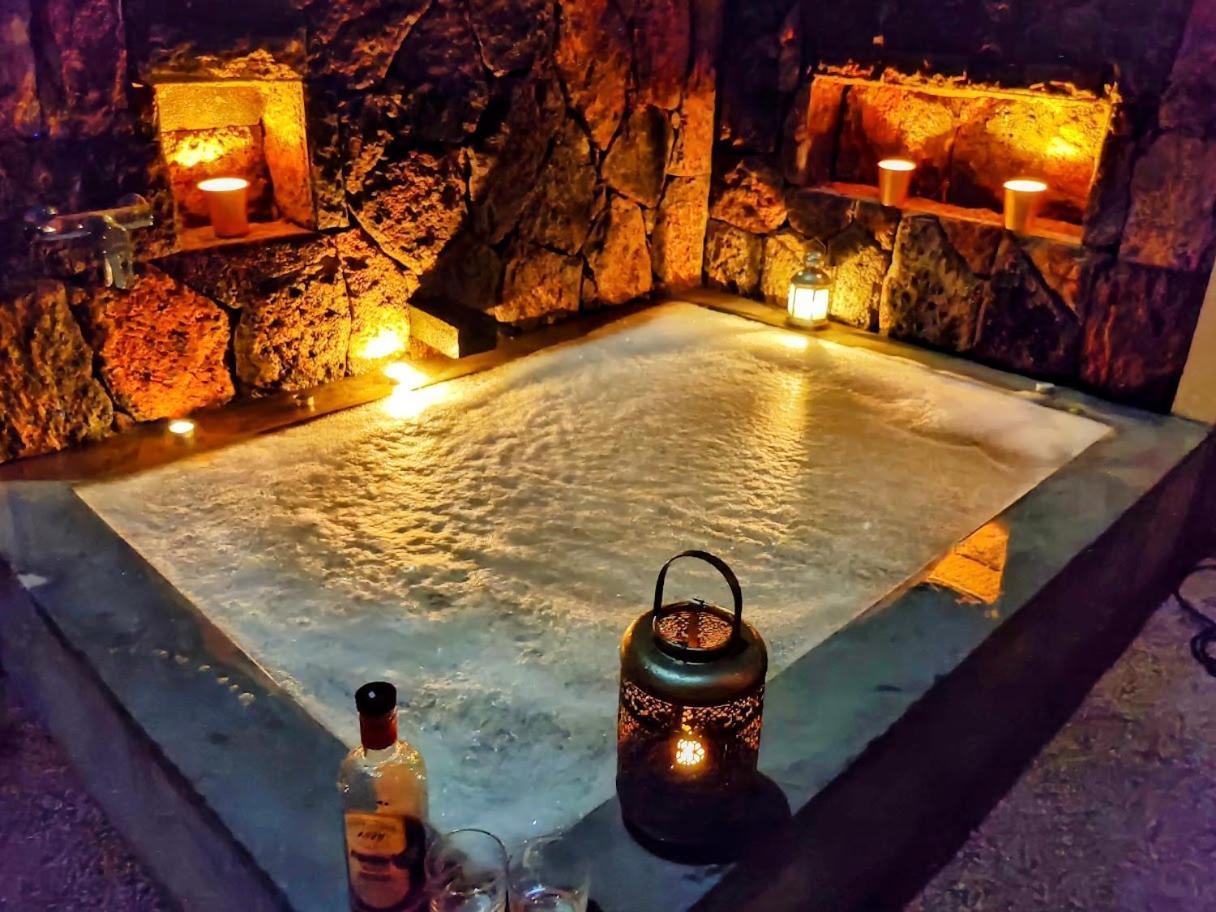 Lakaz Kannell - Vanilla Lodge, Secluded Outside Bath & Shower Infinity Pool Apartment *