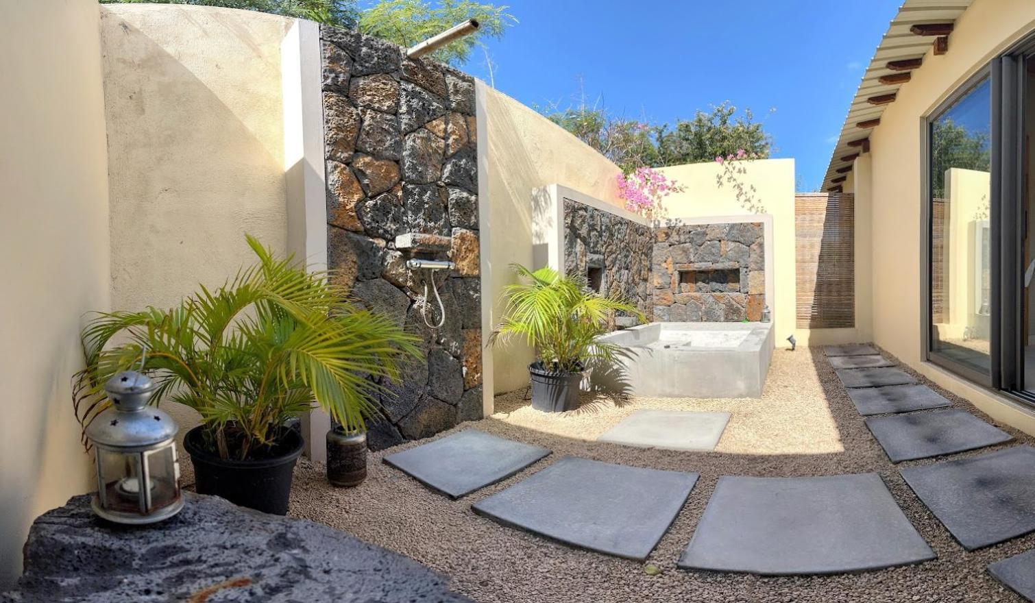Lakaz Kannell - Vanilla Lodge, Secluded Outside Bath & Shower Infinity Pool