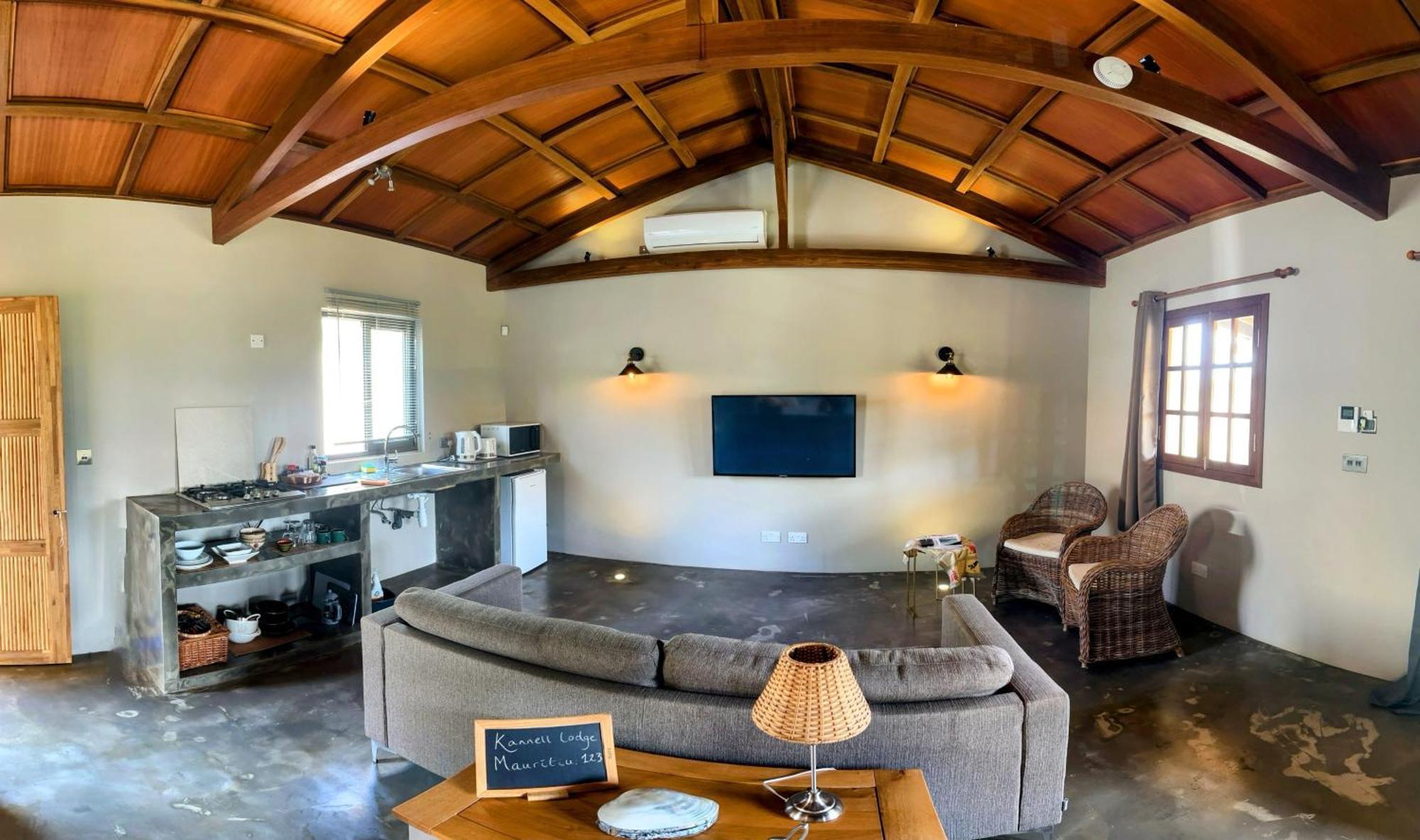 Lakaz Kannell - Vanilla Lodge, Secluded Outside Bath & Shower Infinity Pool Cap Malheureux
