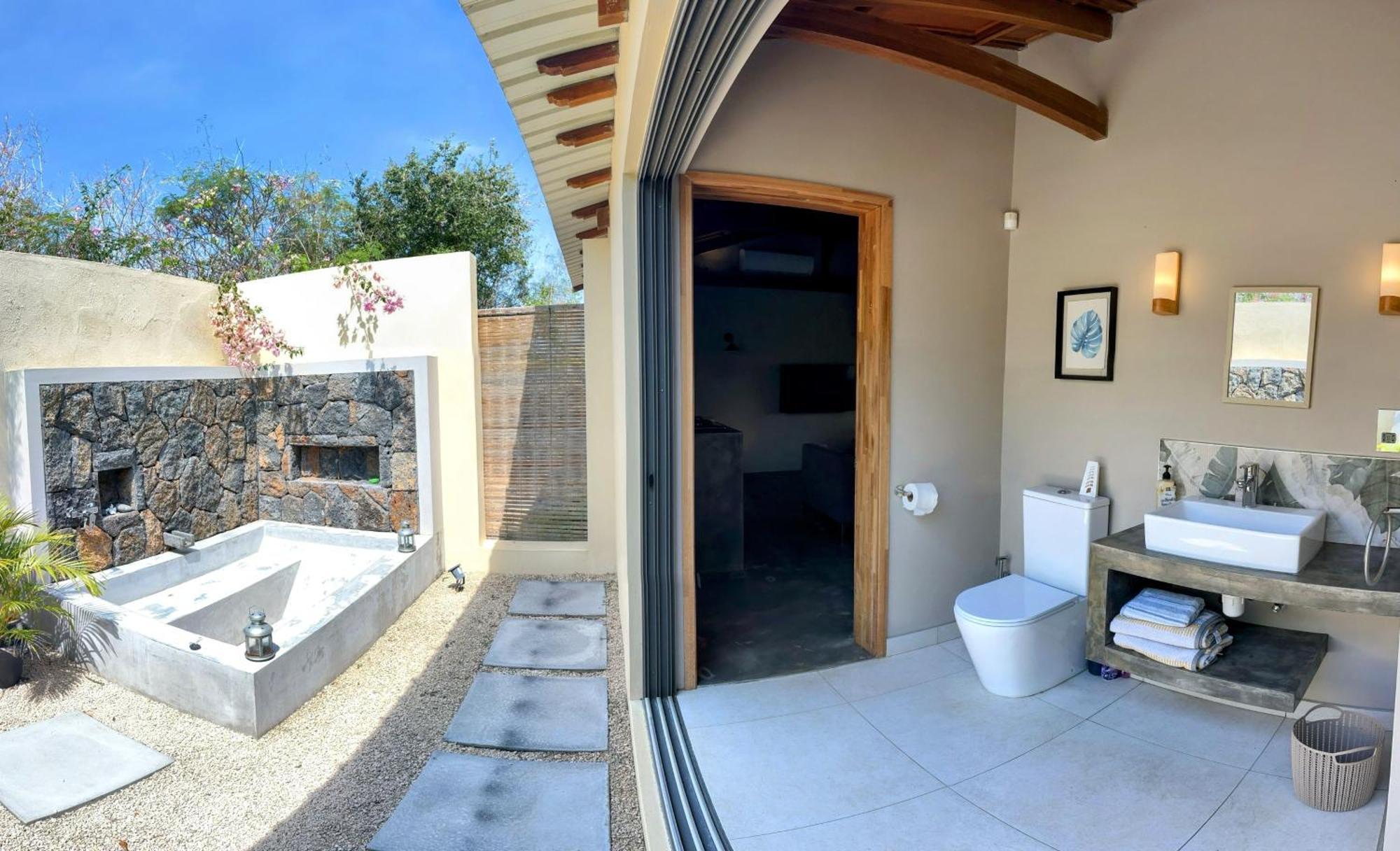 Lakaz Kannell - Vanilla Lodge, Secluded Outside Bath & Shower Infinity Pool Cap Malheureux